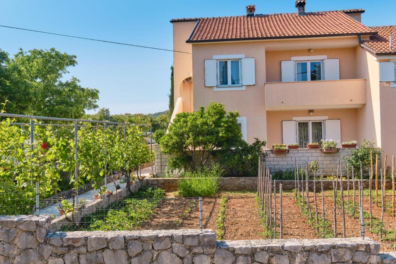 Apartments Blanka Nerezine Exterior photo