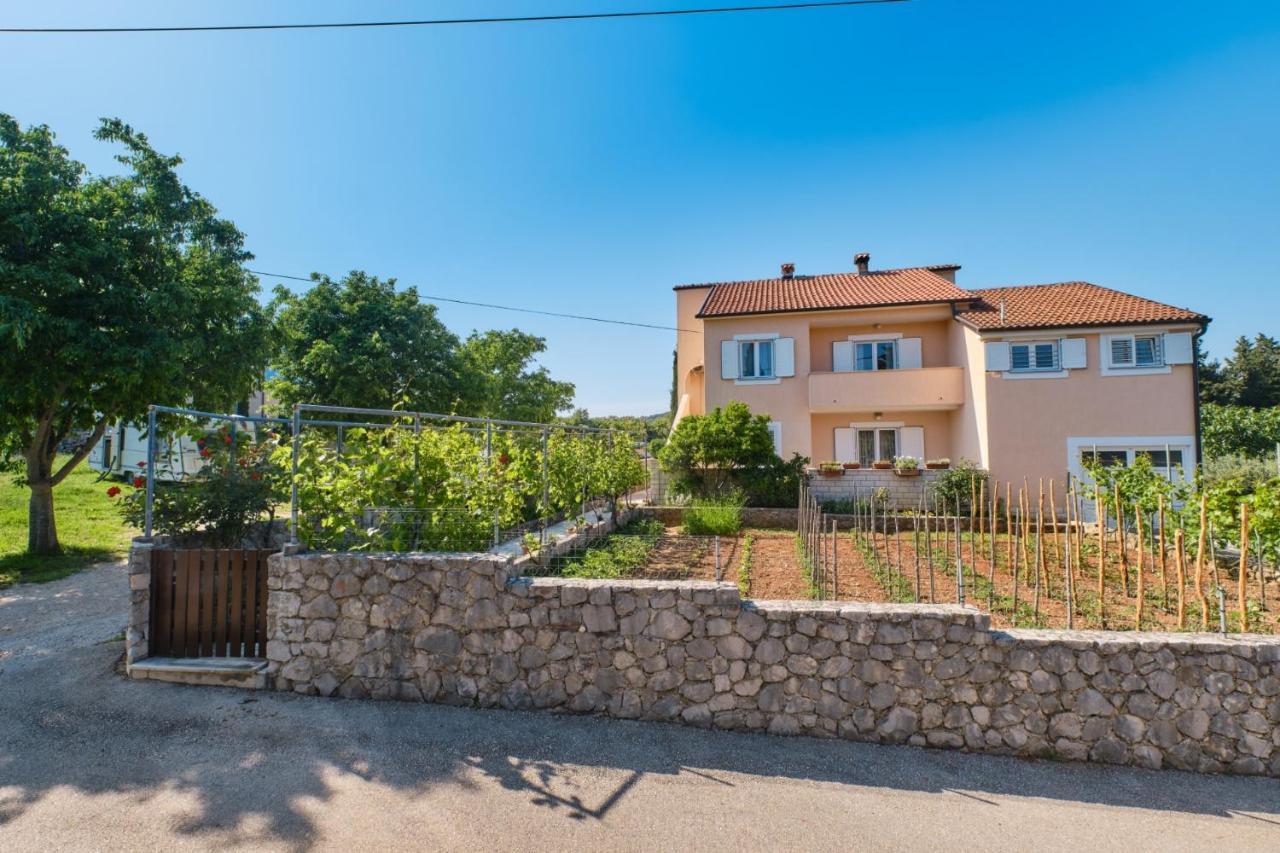 Apartments Blanka Nerezine Exterior photo