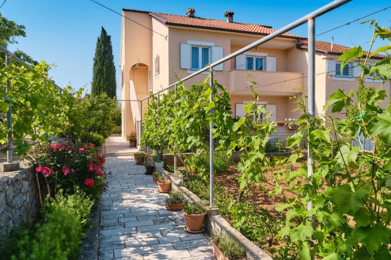 Apartments Blanka Nerezine Exterior photo